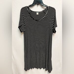 Old Navy Black and White Striped Scoop Neck Short Sleeve Swing Dress
